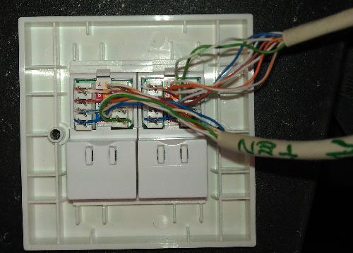 How do you wire Cat5 cable?